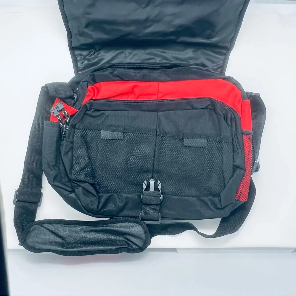 NWT The View Messenger Bag With Rosie O’Donnell Autograph on back Red and Black.